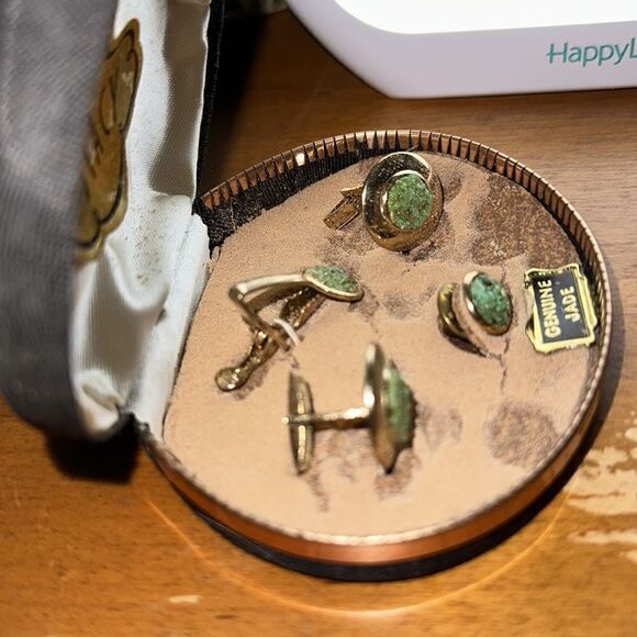 Vintage new in box STACY genuine jade & gold set of cuff links & two tie tacks - Picture 4 of 7